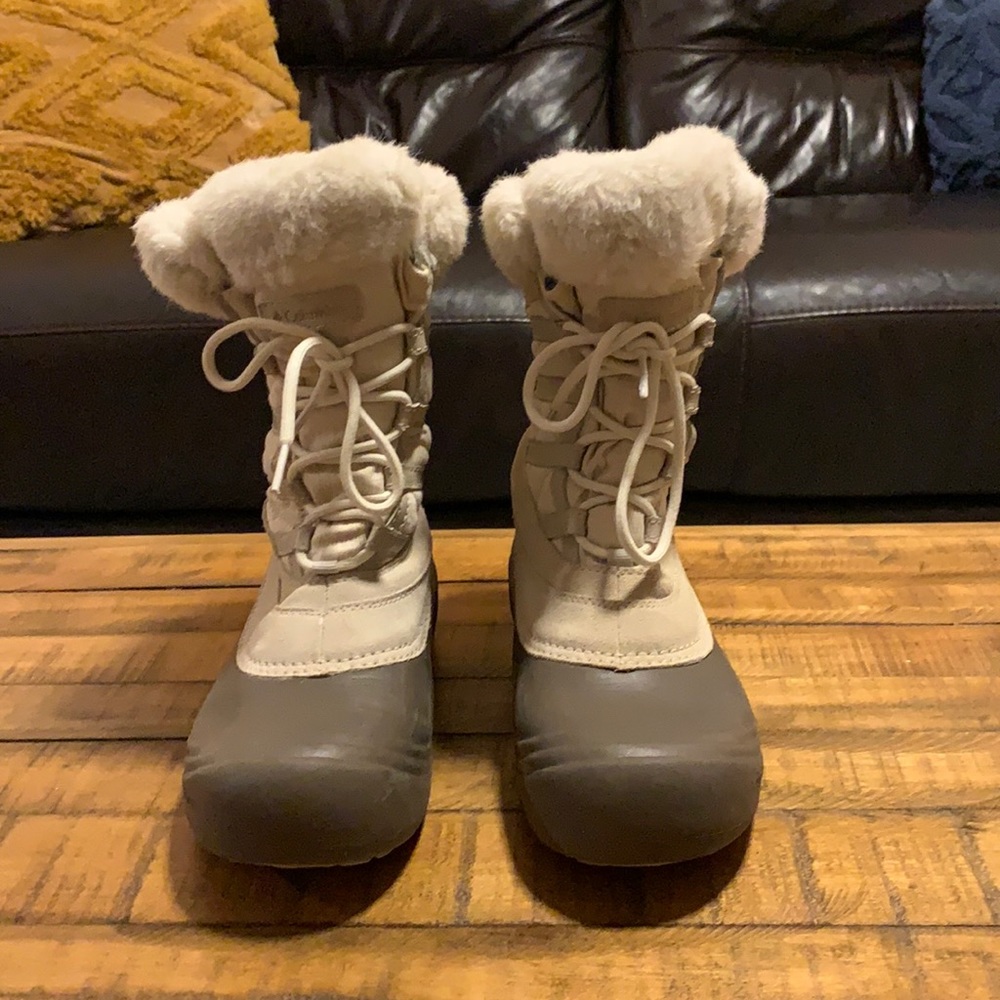 Women’s Columbia snow boots